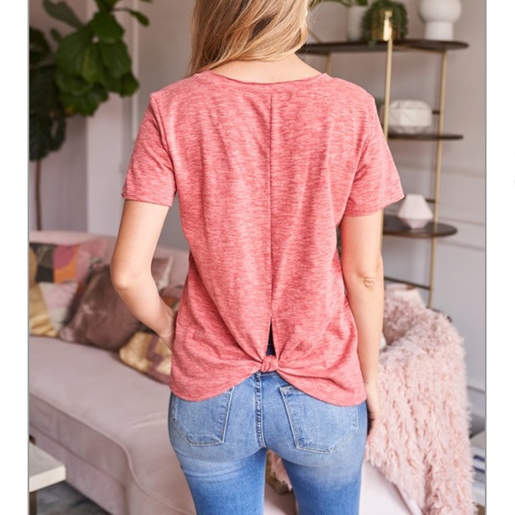 Brick red short sleeve V-neck tied back hem detail top. CUTE! - Picture 2 of 12